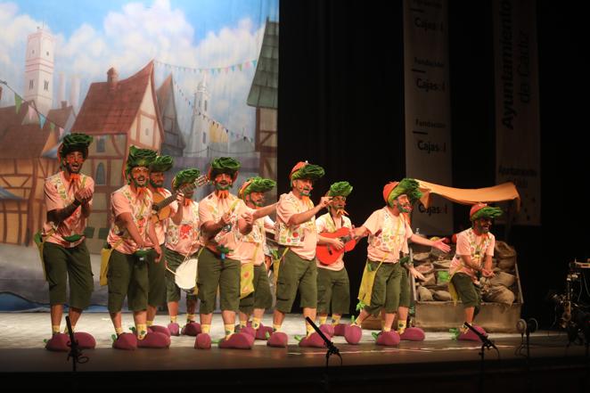 Fotos: Chirigota Los del triángulo de las verduras en el COAC 2022. Carnaval de Cádiz