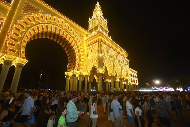 El encendido del alumbrado de la Feria de Córdoba 2022, en imágenes