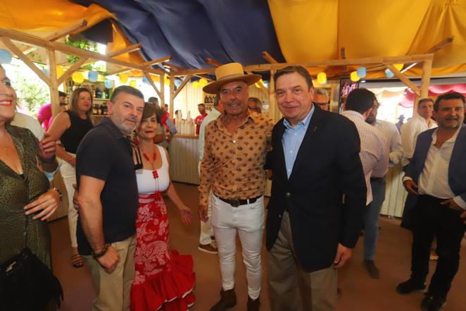 En imágenes, el ambiente de las casetas el primer sábado de la Feria de Córdoba