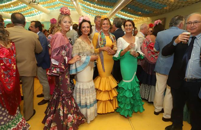 En imágenes, el ambiente de las casetas el primer sábado de la Feria de Córdoba