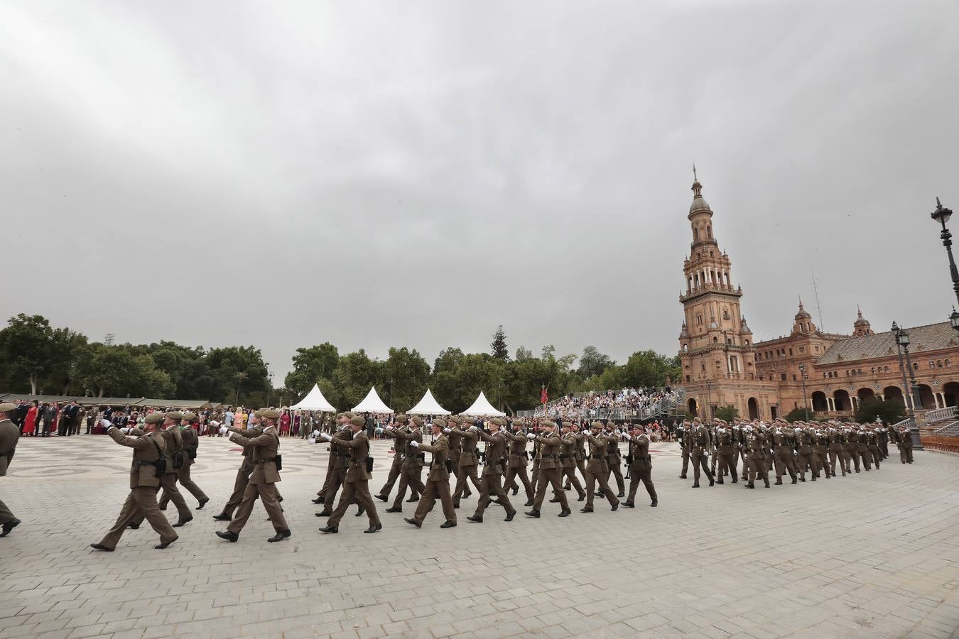 En imágenes, jura de bandera en la Plaza España