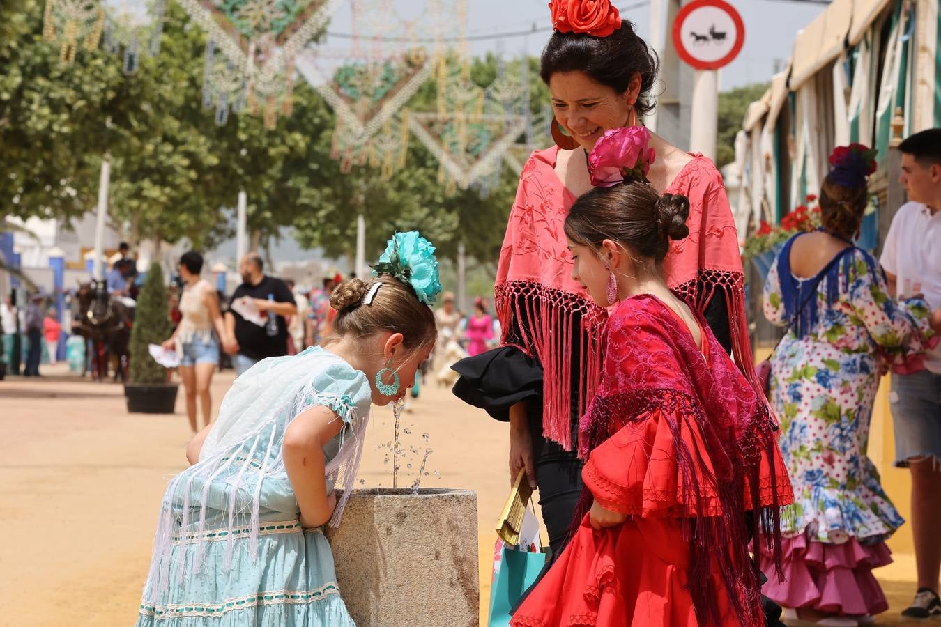 El ambiente en El Arenal del sábado de Feria de Córdoba, en imágenes