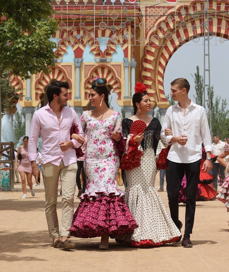 El ambiente en El Arenal del sábado de Feria de Córdoba, en imágenes