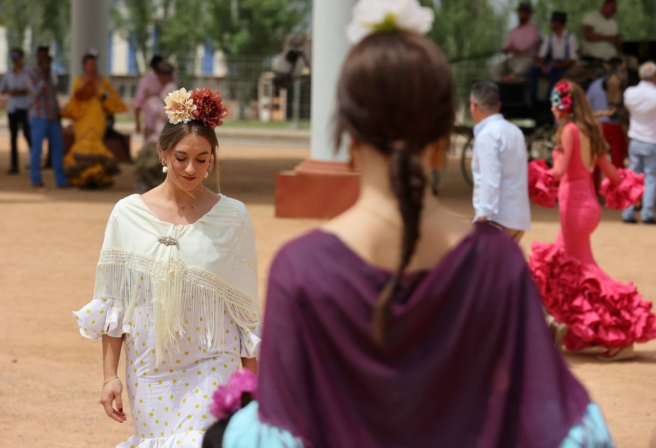 El ambiente en El Arenal del sábado de Feria de Córdoba, en imágenes