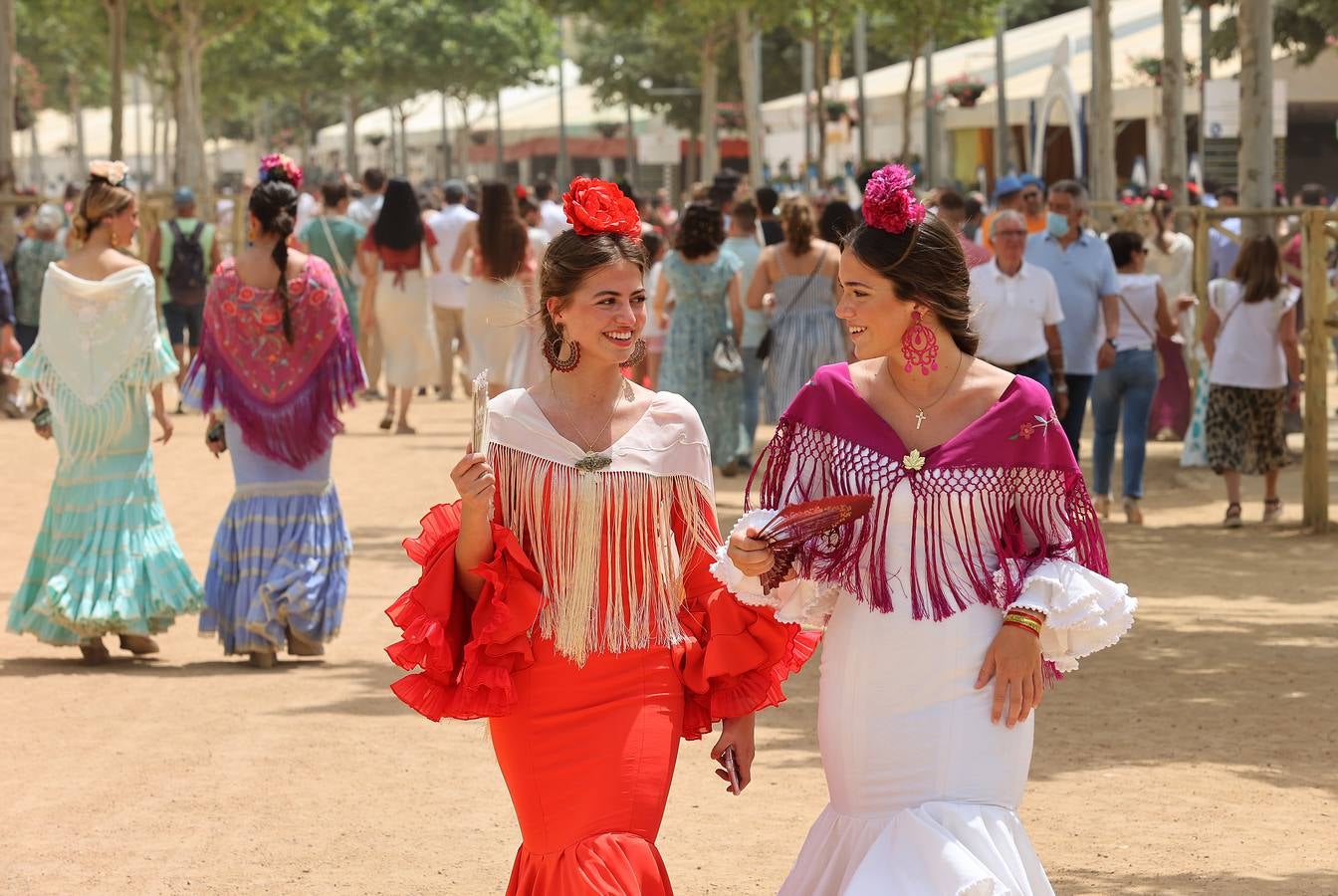 El ambiente en El Arenal del sábado de Feria de Córdoba, en imágenes