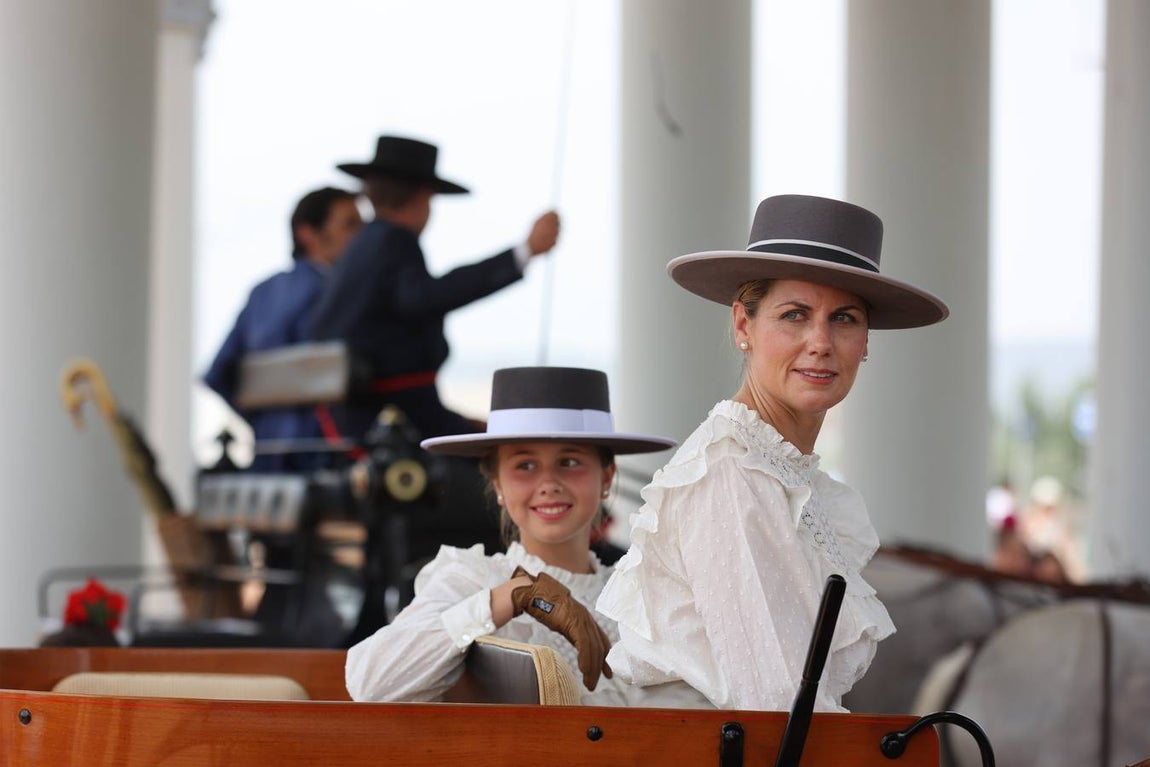 El ambiente en El Arenal del sábado de Feria de Córdoba, en imágenes