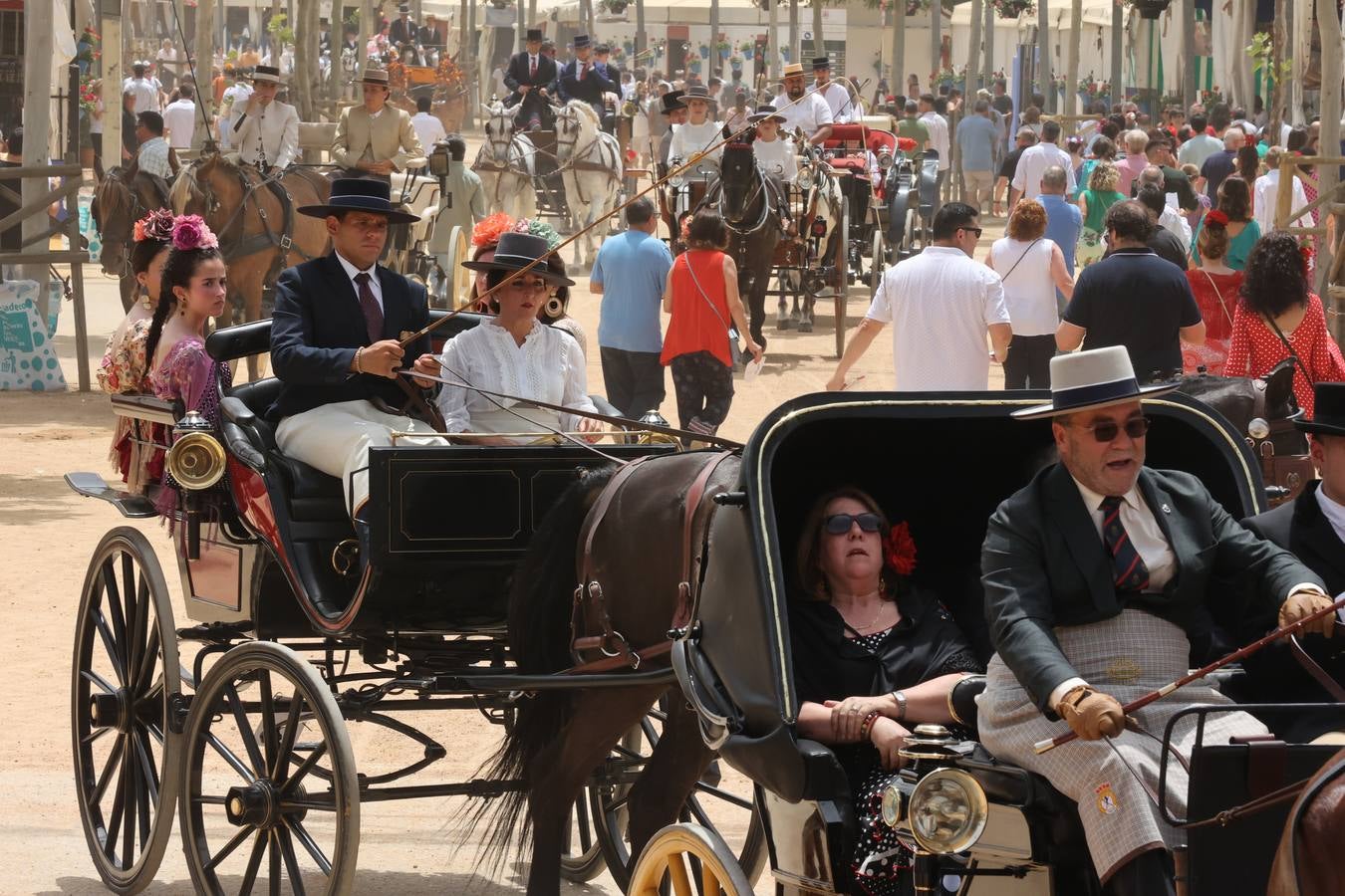 El ambiente en El Arenal del sábado de Feria de Córdoba, en imágenes