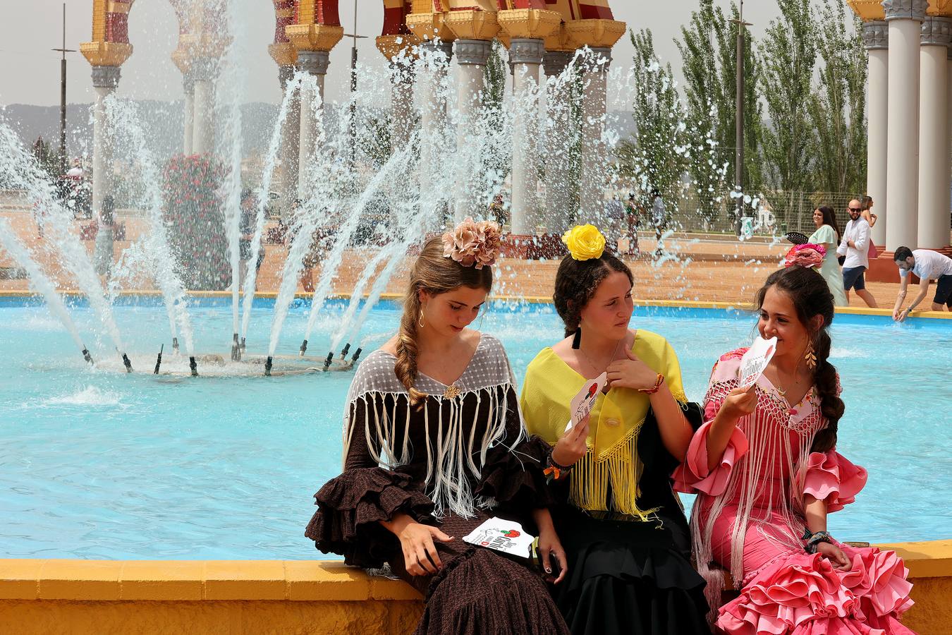 El ambiente en El Arenal del sábado de Feria de Córdoba, en imágenes