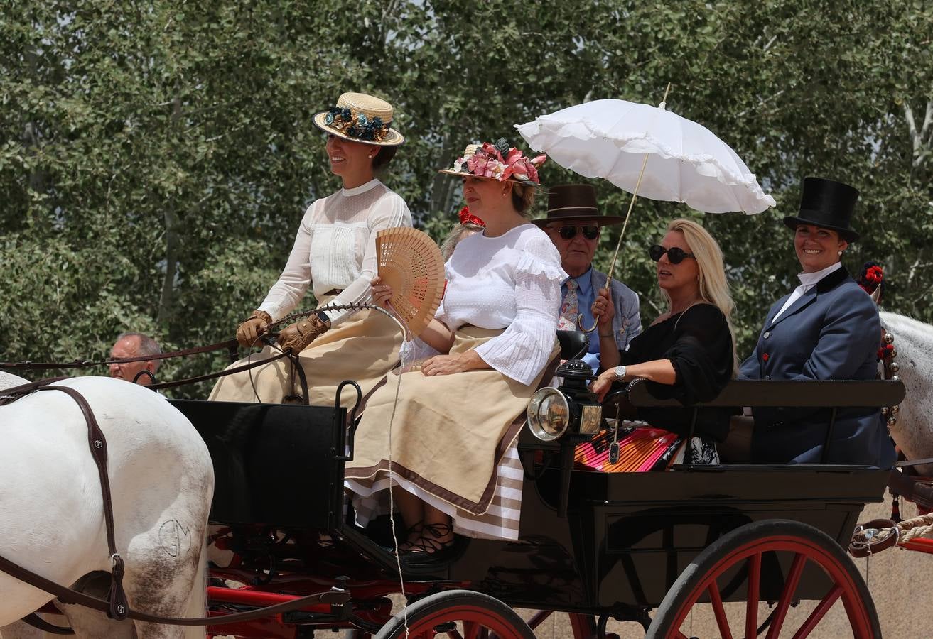 El ambiente en El Arenal del sábado de Feria de Córdoba, en imágenes