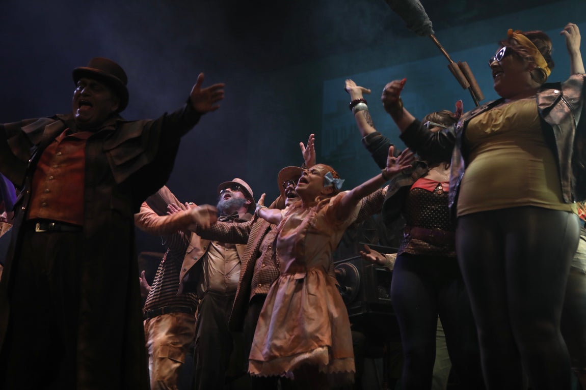 Fotos: coro &#039;La producción&#039; en el COAC 2022