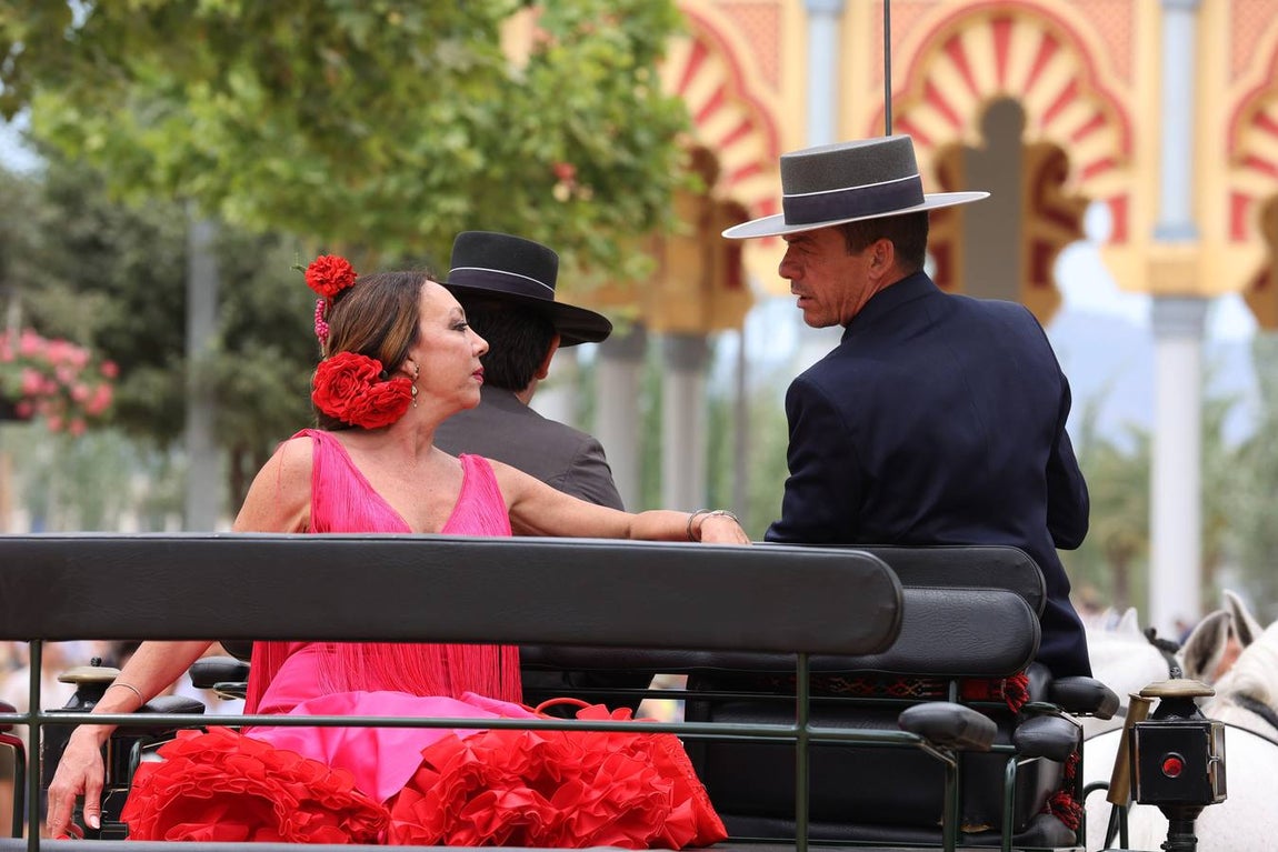 El familiar ambiente del domingo de Feria de Córdoba, en imágenes