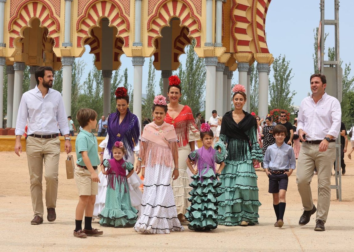 El familiar ambiente del domingo de Feria de Córdoba, en imágenes