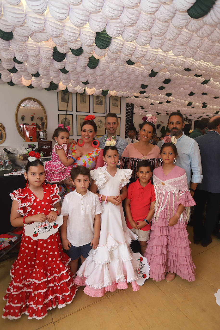 El espectacular ambiente en las casetas este domingo en la Feria de Córdoba, en imágenes