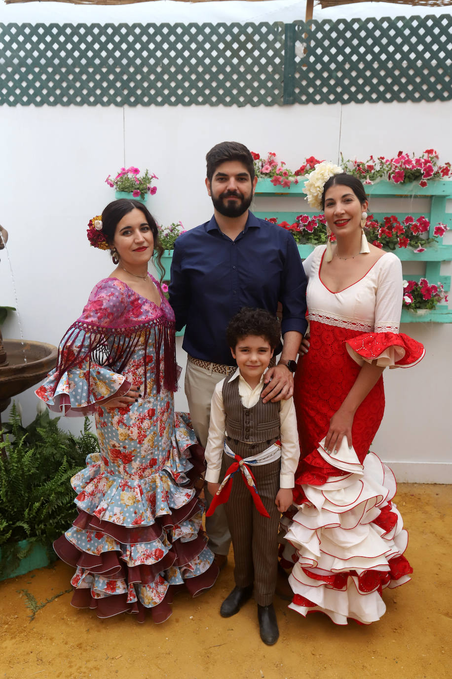 El espectacular ambiente en las casetas este domingo en la Feria de Córdoba, en imágenes