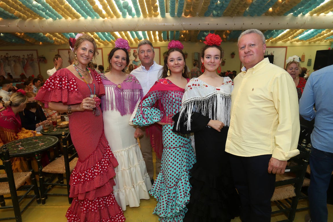 El espectacular ambiente en las casetas este domingo en la Feria de Córdoba, en imágenes