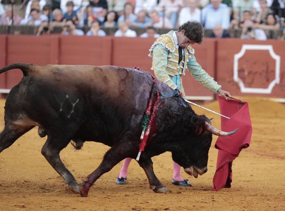 En imágenes, Isaac Fonseca impacta en su debut en Sevilla