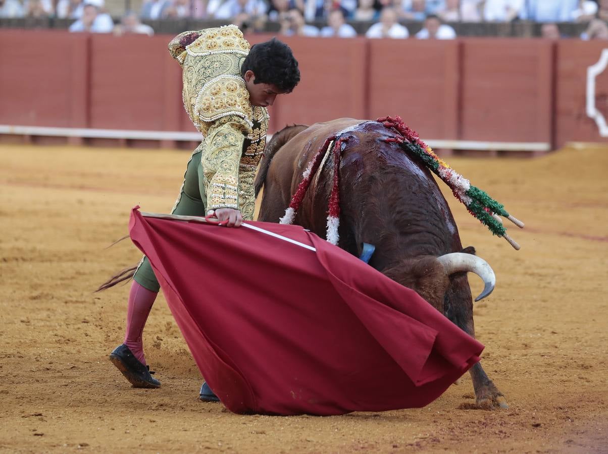 En imágenes, Isaac Fonseca impacta en su debut en Sevilla