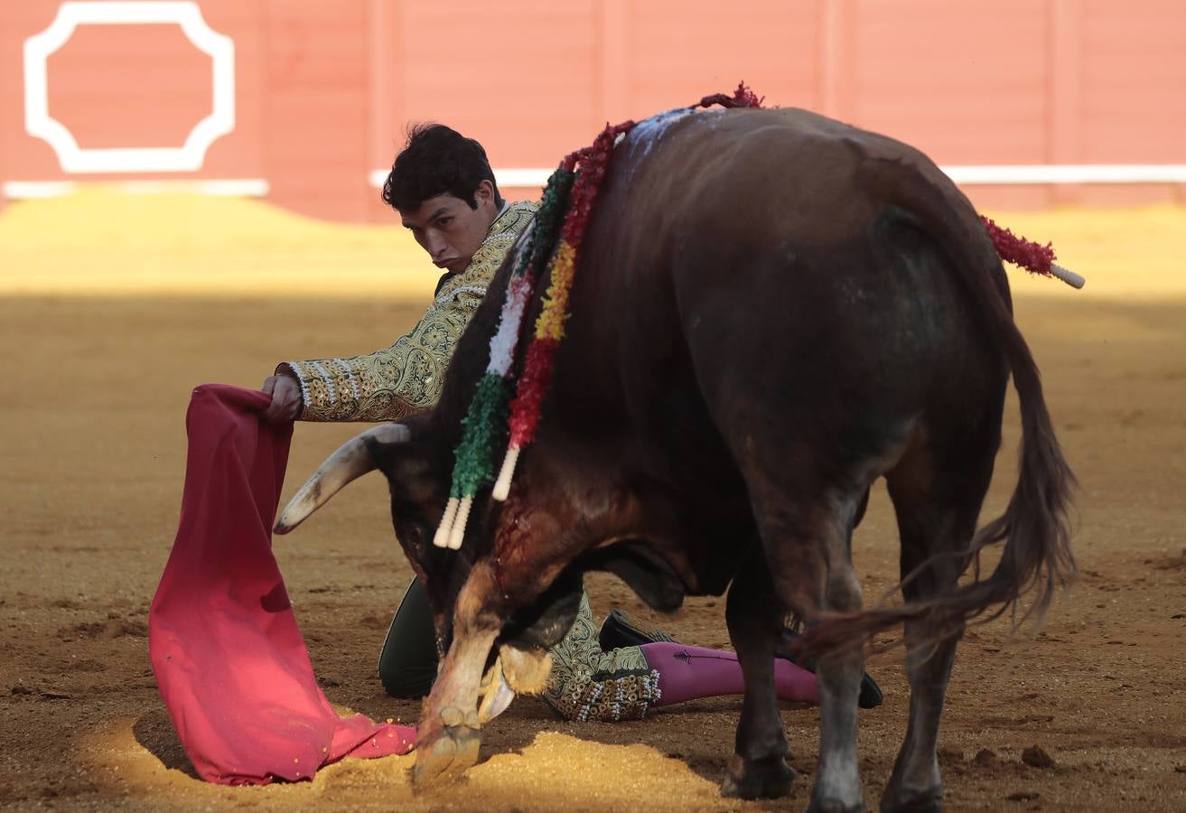 En imágenes, Isaac Fonseca impacta en su debut en Sevilla