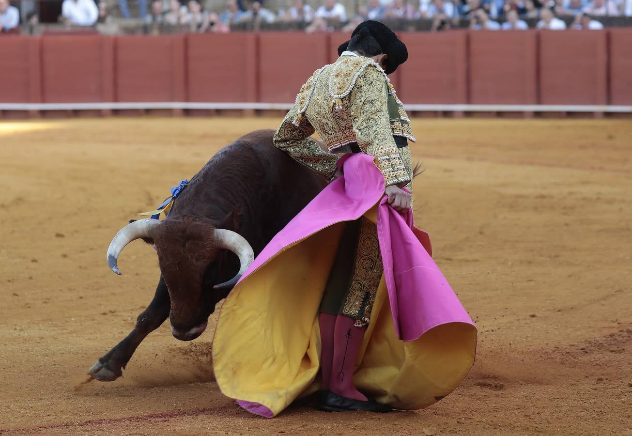 En imágenes, Isaac Fonseca impacta en su debut en Sevilla