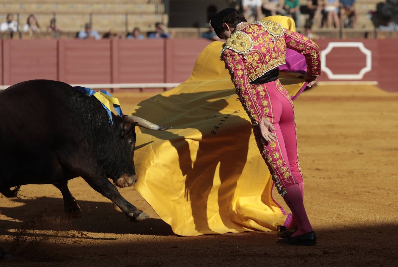 En imágenes, Isaac Fonseca impacta en su debut en Sevilla