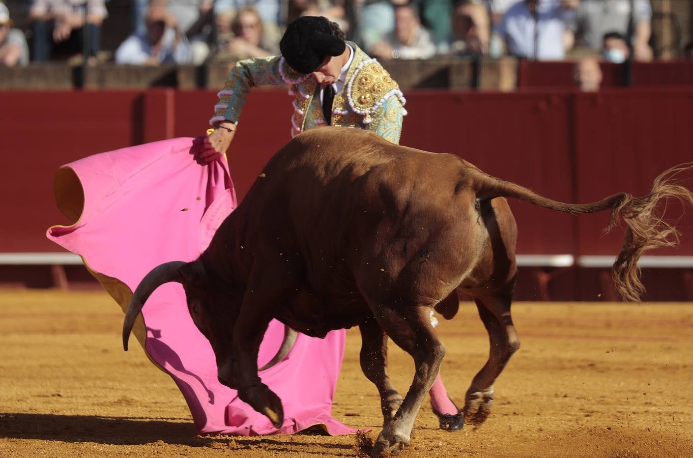 En imágenes, Isaac Fonseca impacta en su debut en Sevilla