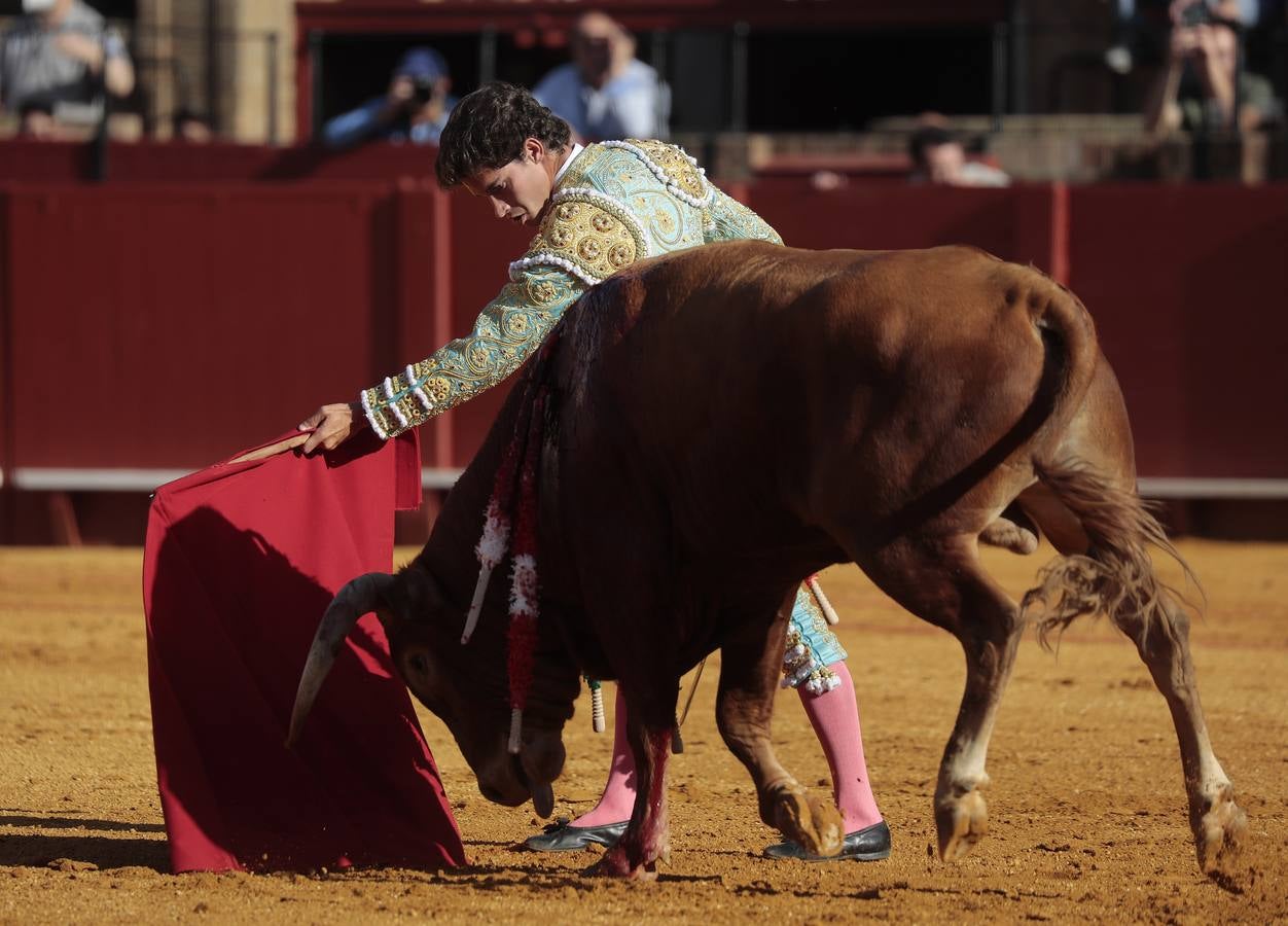 En imágenes, Isaac Fonseca impacta en su debut en Sevilla