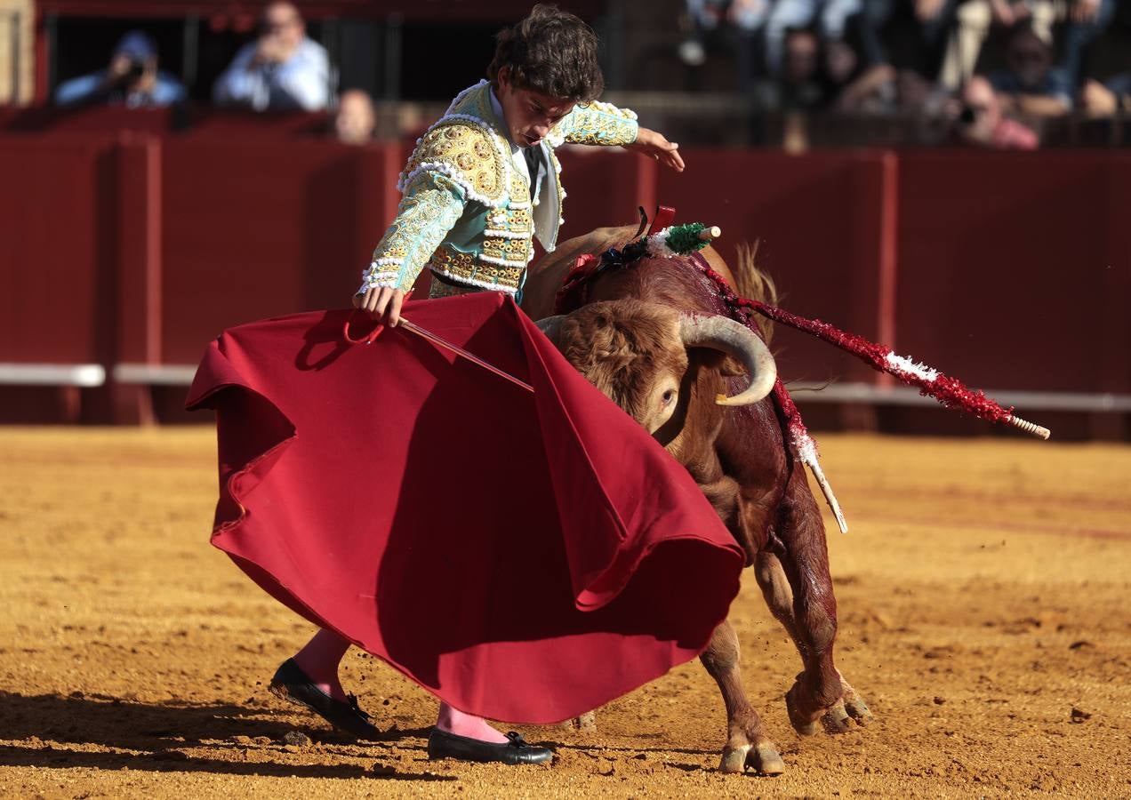 En imágenes, Isaac Fonseca impacta en su debut en Sevilla