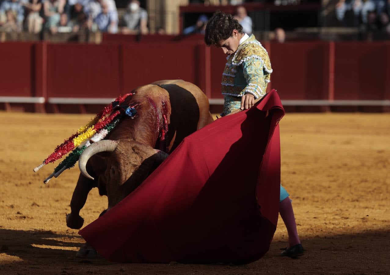 En imágenes, Isaac Fonseca impacta en su debut en Sevilla