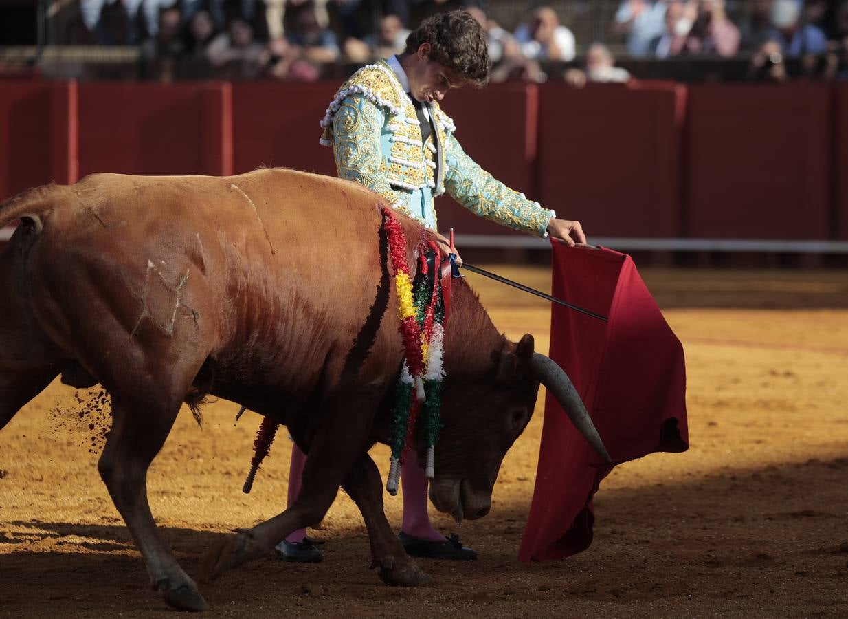 En imágenes, Isaac Fonseca impacta en su debut en Sevilla