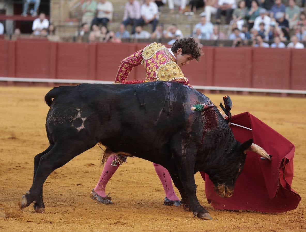 En imágenes, Isaac Fonseca impacta en su debut en Sevilla