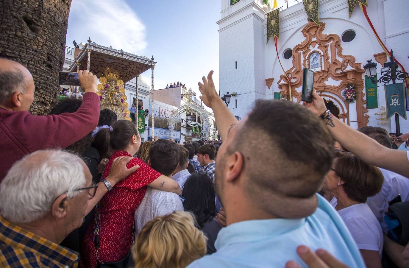 La Reina de Almonte vuelve a la calle, en imágenes