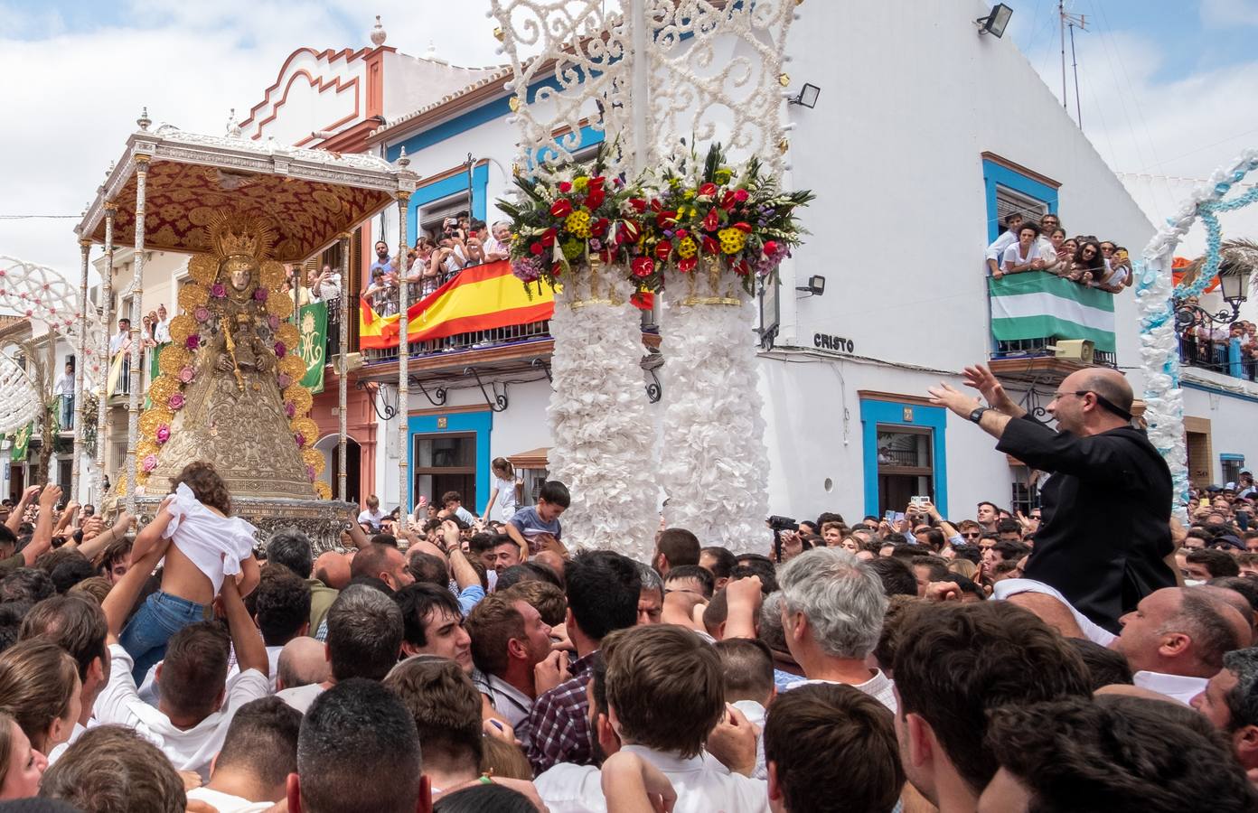 La Reina de Almonte vuelve a la calle, en imágenes