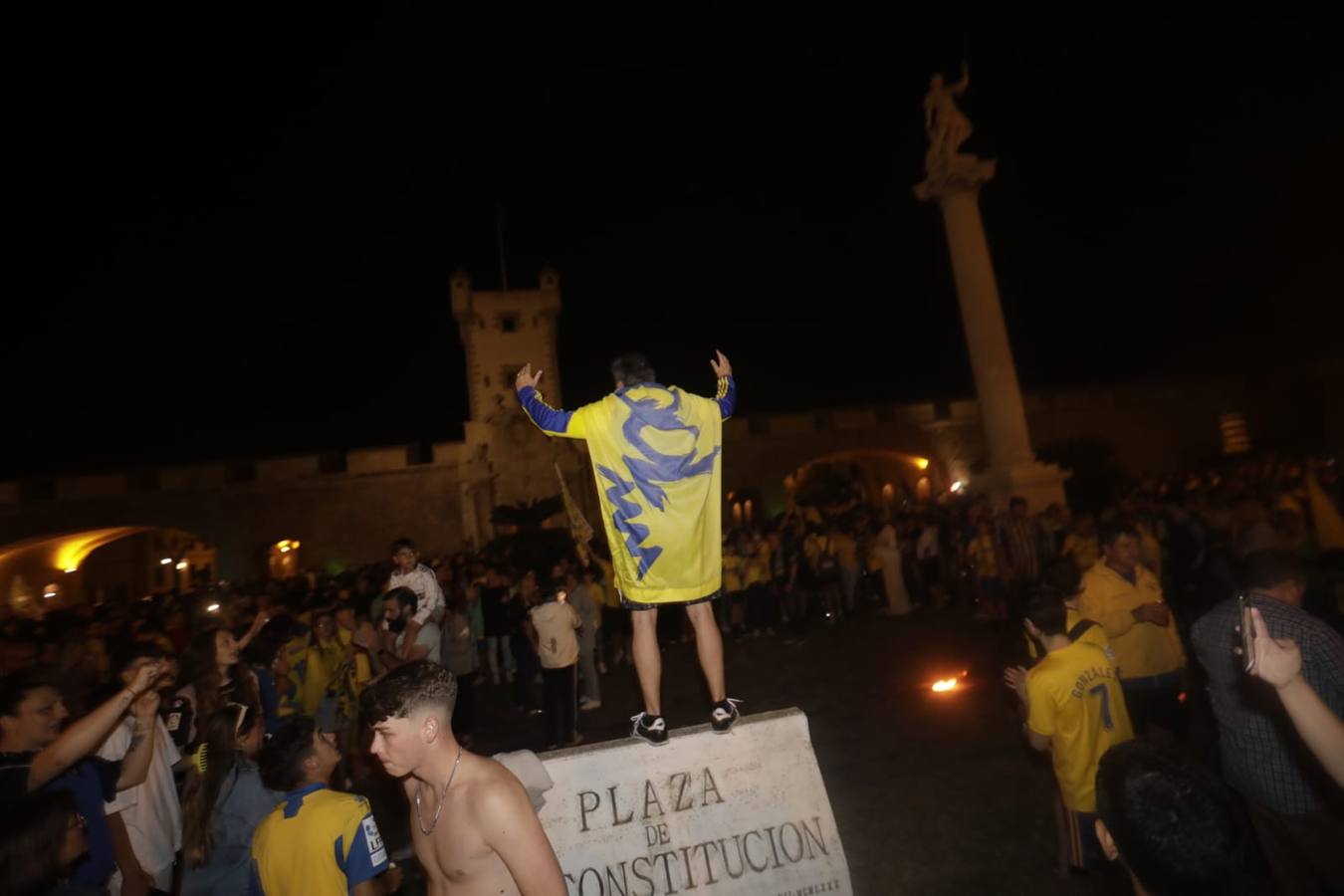 GALERIA: Fotos de la celebración de la afición cadista por la permanencia del Cádiz CF