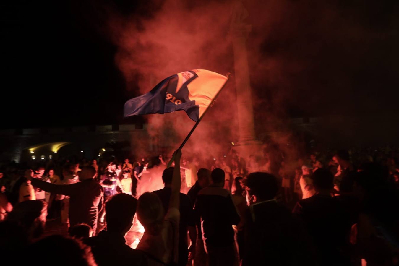 GALERIA: Fotos de la celebración de la afición cadista por la permanencia del Cádiz CF