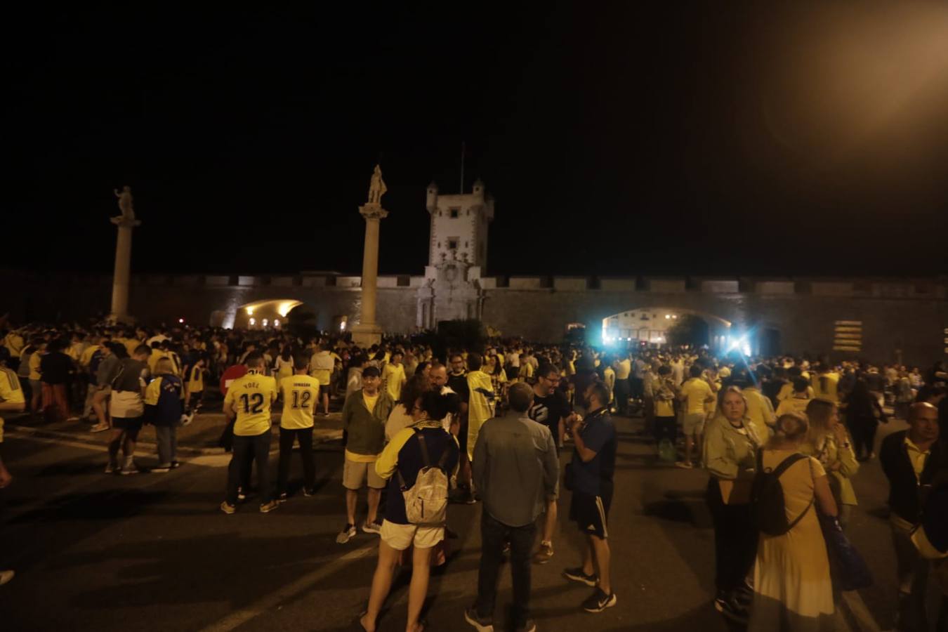 GALERIA: Fotos de la celebración de la afición cadista por la permanencia del Cádiz CF