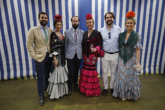 Feria de Córdoba 2022 | El elegante ambiente en las casetas del lunes, en imágenes