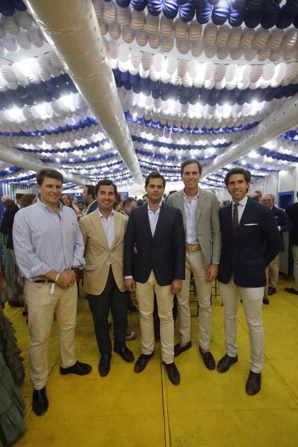 Feria de Córdoba 2022 | El elegante ambiente en las casetas del lunes, en imágenes