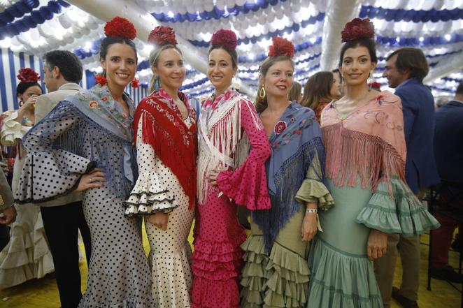 Feria de Córdoba 2022 | El elegante ambiente en las casetas del lunes, en imágenes