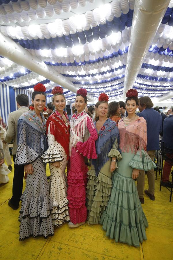 Feria de Córdoba 2022 | El elegante ambiente en las casetas del lunes, en imágenes