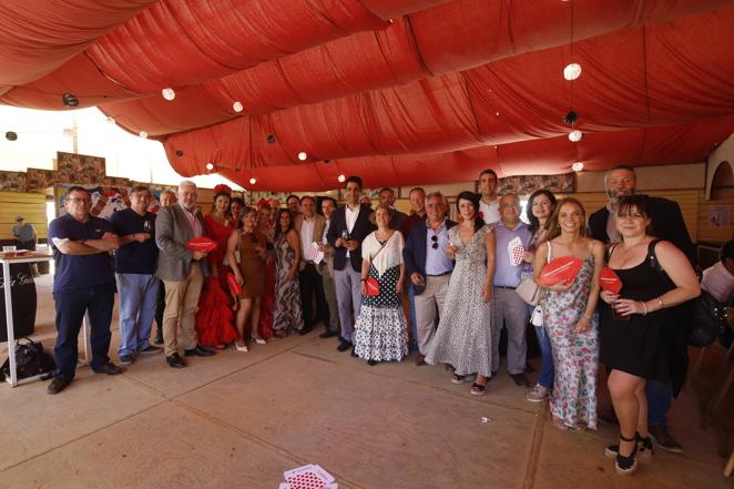 Feria de Córdoba 2022 | El elegante ambiente en las casetas del lunes, en imágenes