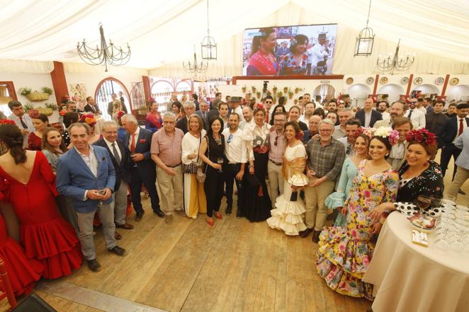 Feria de Córdoba 2022 | El elegante ambiente en las casetas del lunes, en imágenes