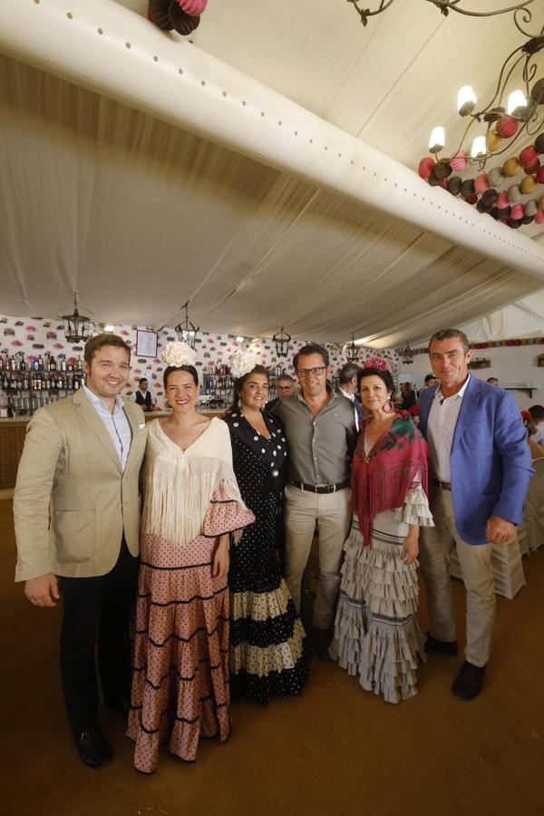 Feria de Córdoba 2022 | El elegante ambiente en las casetas del lunes, en imágenes