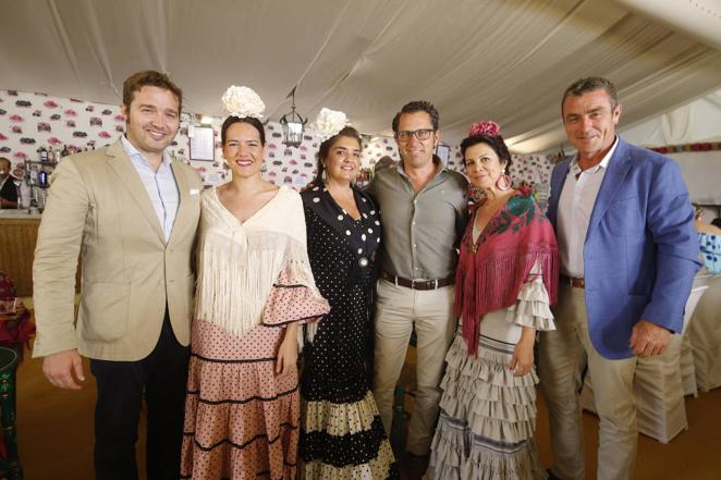 Feria de Córdoba 2022 | El elegante ambiente en las casetas del lunes, en imágenes