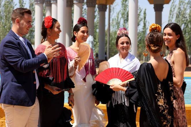 El relajado ambiente en el recinto ferial del lunes de la Feria de Córdoba, en imágenes