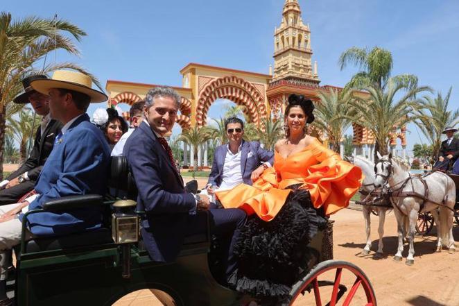 El relajado ambiente en el recinto ferial del lunes de la Feria de Córdoba, en imágenes