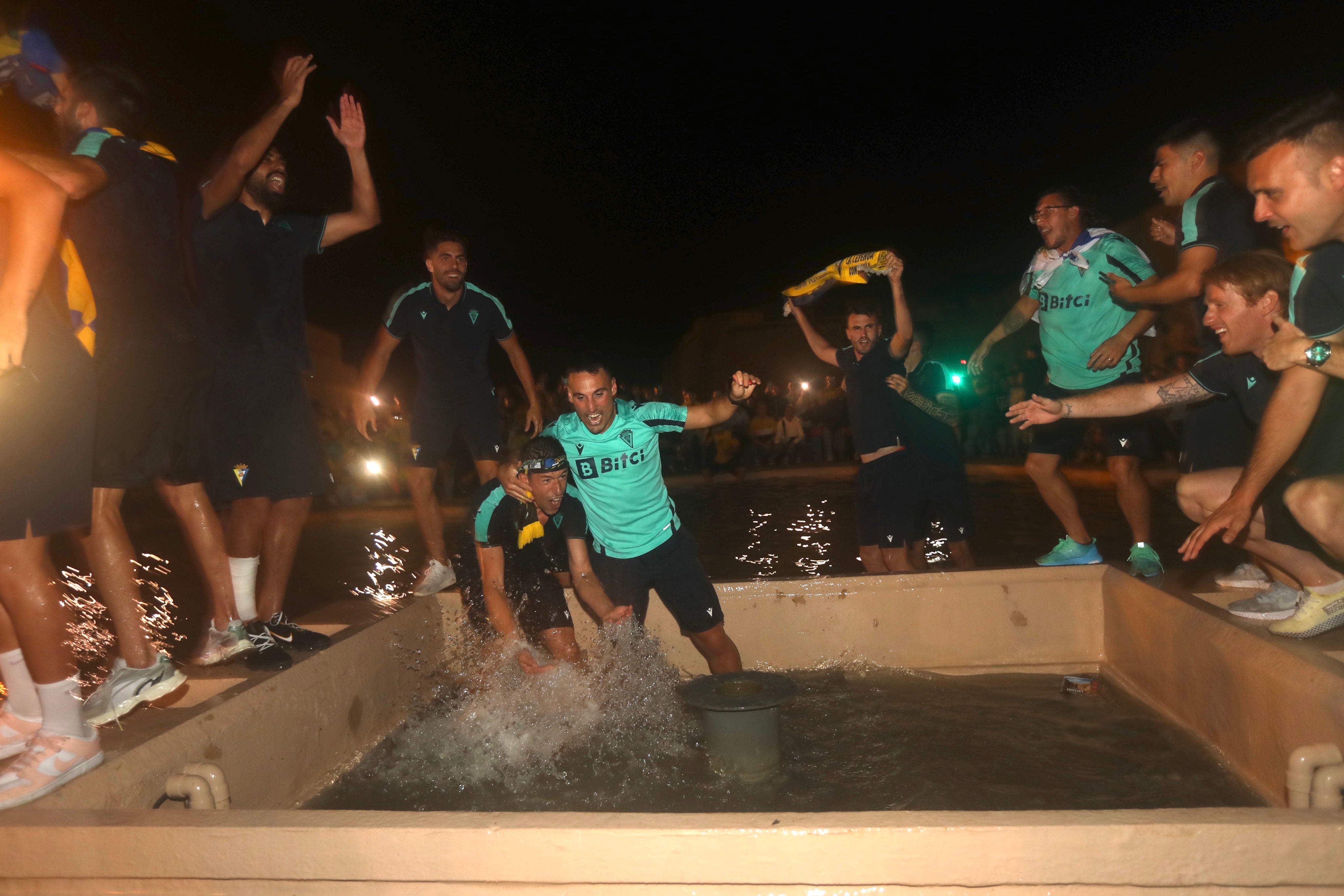 La celebración del Cádiz CF con su afición en imágenes