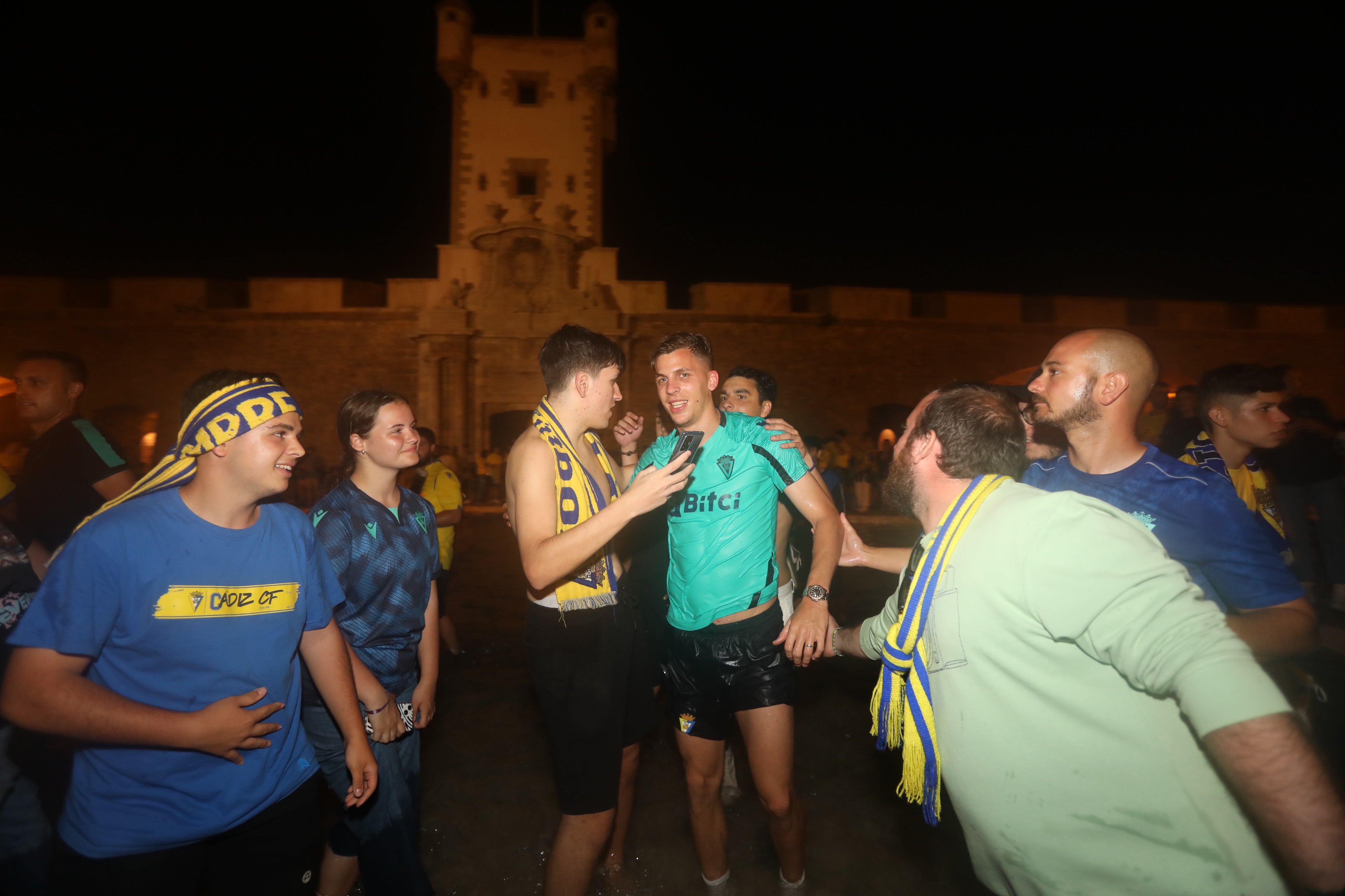 La celebración del Cádiz CF con su afición en imágenes