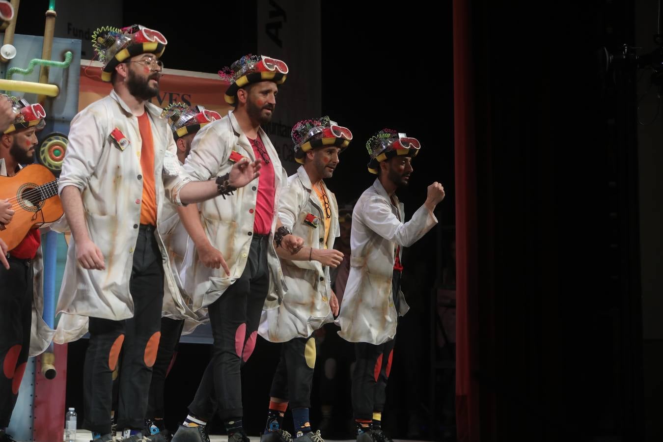 Fotos: Comparsa &#039;¿Me meto o no me meto?&#039; en el COAC 2022. Carnaval de Cádiz