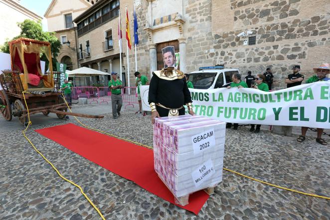 Manifestación de los agricultores en Toledo contra el desvío de fondos a Geacam