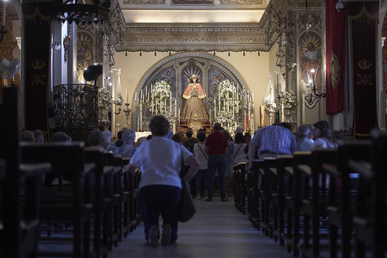 La Virgen del Rocío ha amanecido de Pastora en Almonte anunciando ya su vuelta a la aldea